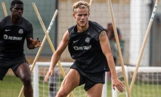 阿莫林又要买旧部：4000万报价昔日中场，曼联转换推进就靠他