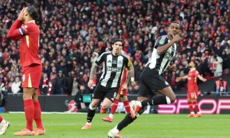 德天空：目前利物浦仍然视伊萨克为引援首选，其次是埃基蒂克